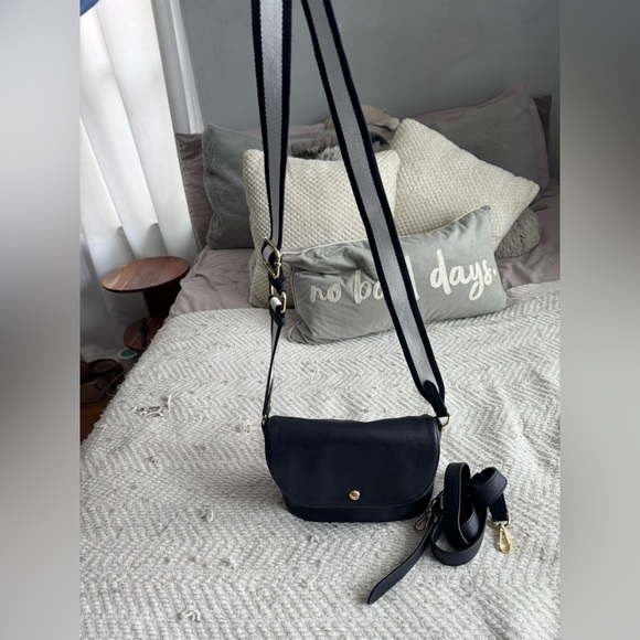 Talbots Navy Blue Crossbody with 2 straps - 9 1/2” x 7” - beautiful condition - Picture 3 of 9